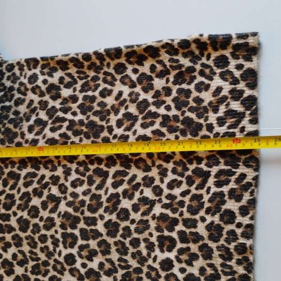 Excellent Condition Vince Camuto XL Leopard Print Fuzzy Sweater - Picture 4 of 4